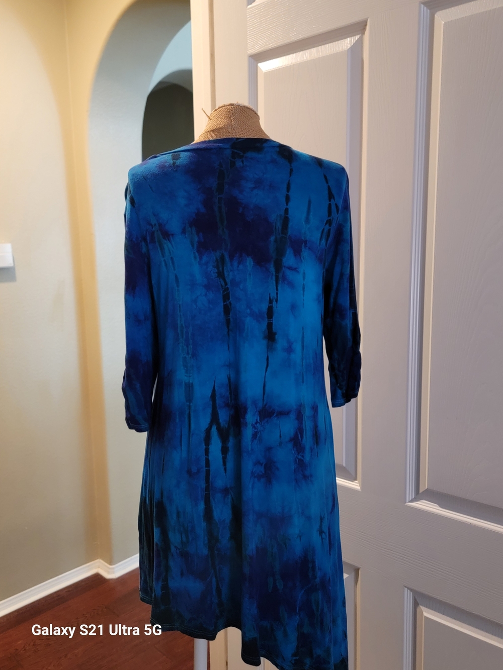 Women's Blue Hand Tie-Dye V-Neck Tunic Top - Picture 3 of 4